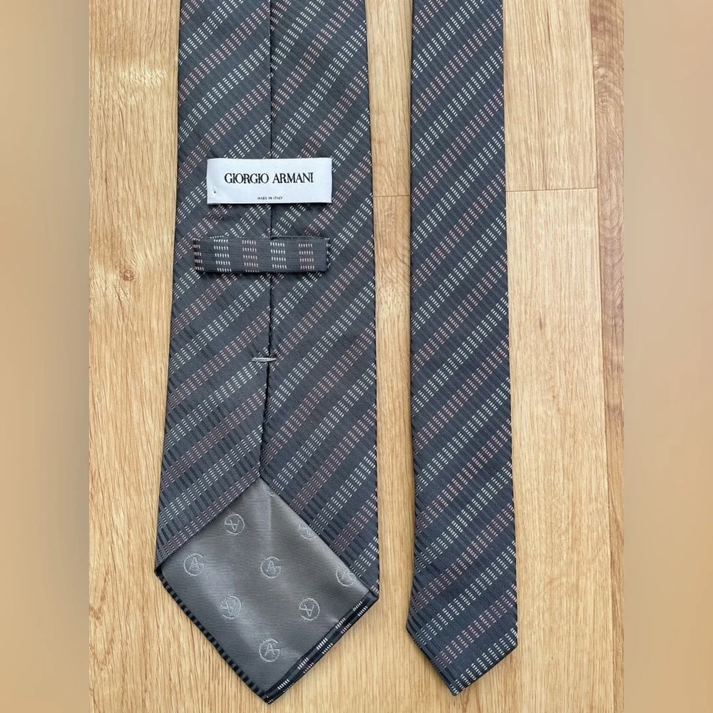 Giorgio Armani Gray Pink Striped Tie 100% silk